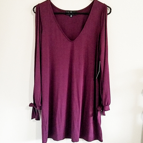 Lulus Dresses & Skirts - NWT Lulu's Plum Cold Shoulder Dress